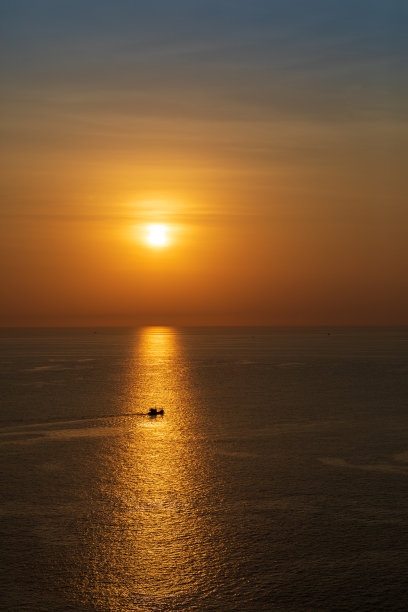 海面上美丽的日落图片下载