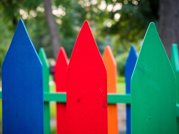 多色木栅栏背景图片下载