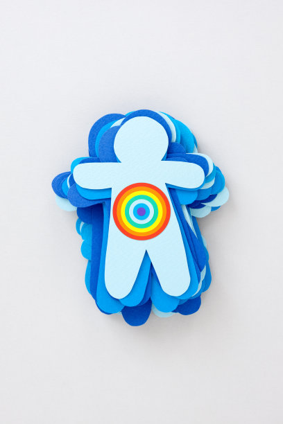 一堆带彩虹圈的蓝色男孩图片下载