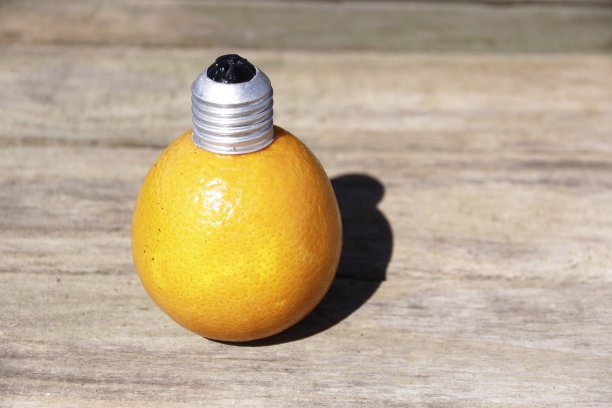 橙果灯泡。图片下载