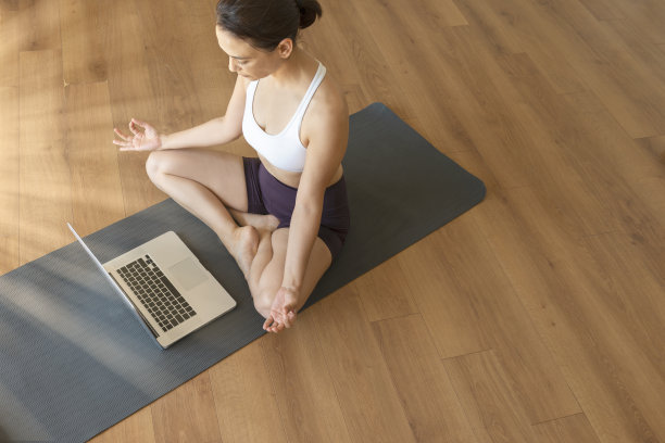 网上瑜伽图片下载