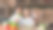 快乐的爸爸用智能手机自拍，小女儿在厨房里图片下载