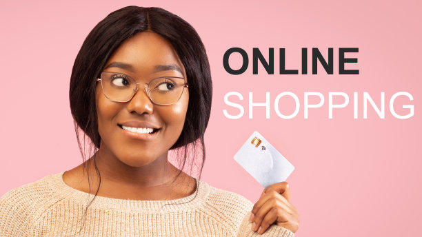 新冠肺炎疫情期间的网上购物。非裔美国女孩，粉色背景的信用卡，拼贴画图片下载