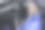 男人在城市里开车图片下载