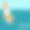 男冲浪者在海上的波浪上冲浪图片下载