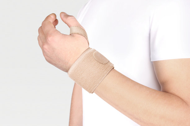 弹性手腕绷带。骨科医疗健身手绷带。弹性腕部损伤支持。运动防护腕带。手腕定位矫正法。手腕疼痛。图片下载