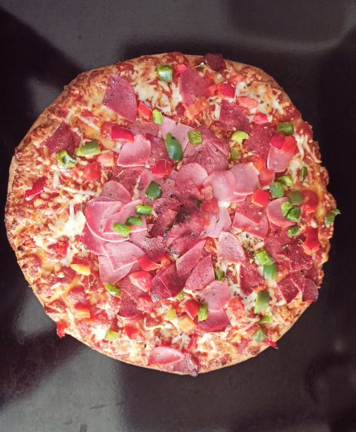 伊斯坦布尔土耳其新鲜出炉的自制披萨图片下载