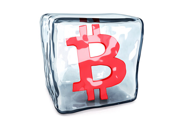 冰块中的比特币符号图片下载