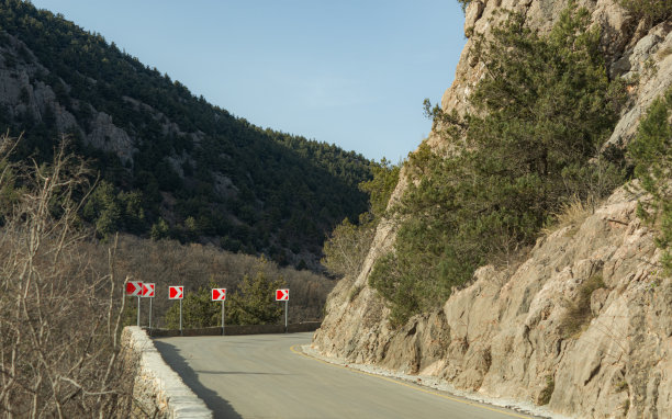 蜿蜒的山脉在克里米亚图片下载