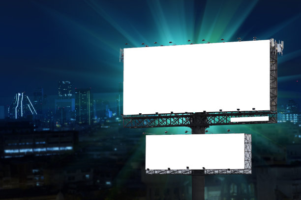 空白的广告牌城市的夜晚灯光在大都市图片下载