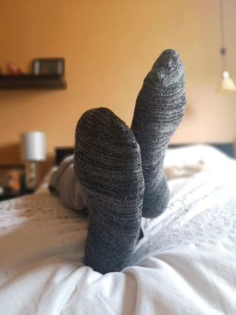 袜子在床上图片下载