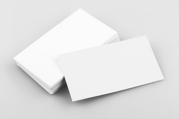 名片模板叠在灰色背景上孤立图片下载
