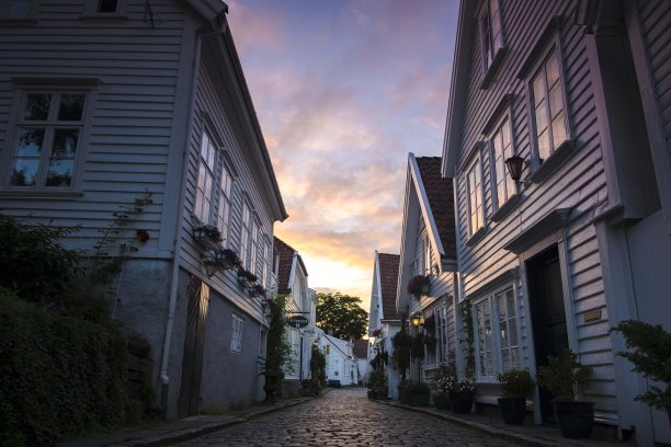 挪威斯塔万格老城的白色木屋。图片下载