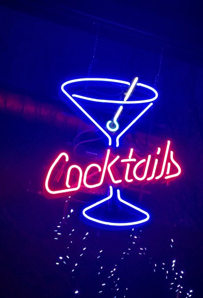 霓虹灯鸡尾酒标志图片下载