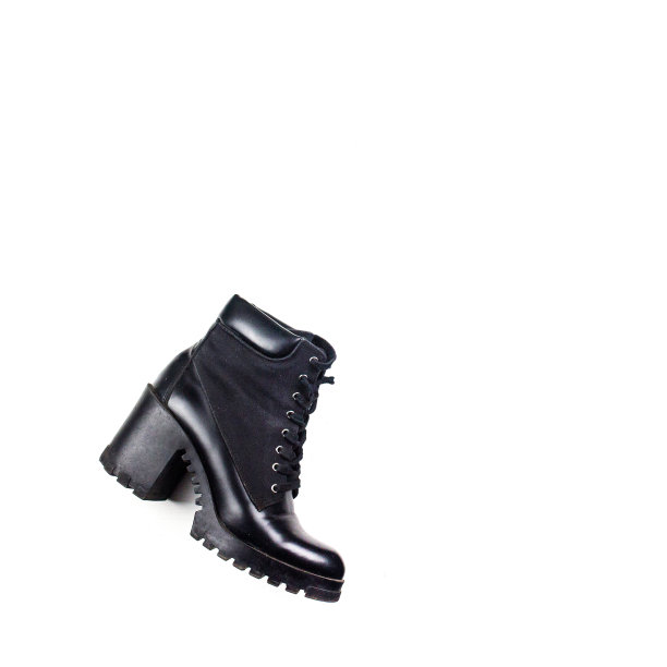 黑色女性高跟鞋孤立的白色背景。平躺，俯视图图片下载