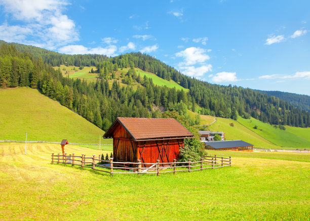 木制小谷仓图片下载