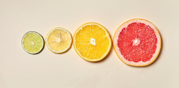 维生素的概念。从本草上分离出的一个线段的柑橘圆片图片下载