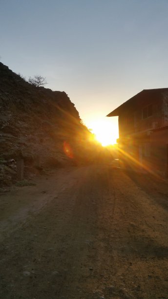 美丽的日出和灿烂的太阳图片下载