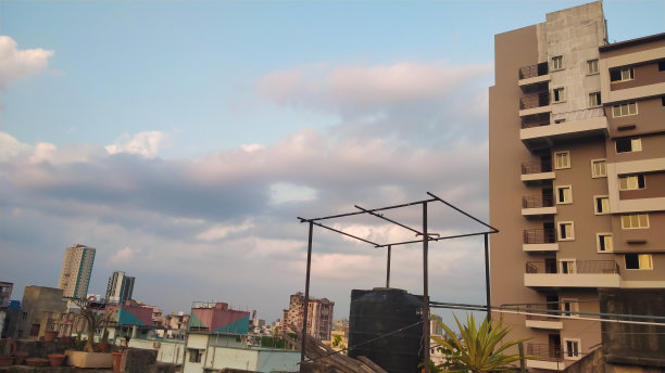 封锁区阴天的夜晚图片下载