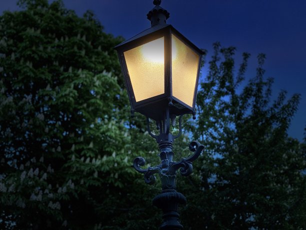 村路灯场景图片下载