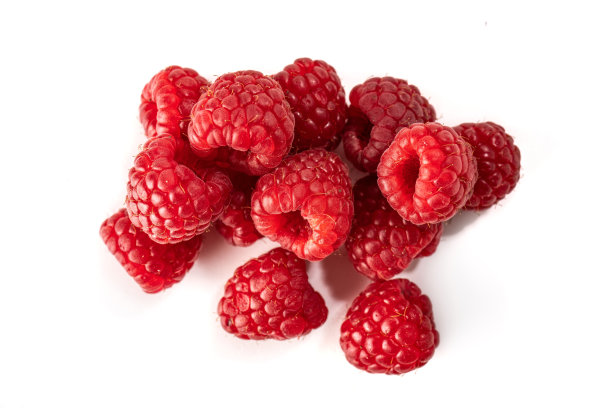 白色背景上的成熟红覆盆子图片下载