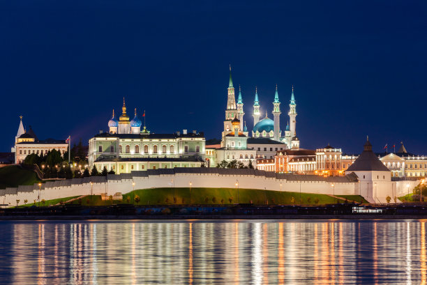 喀山克里姆林宫的夜景。图片下载