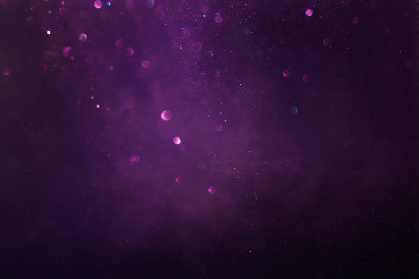 抽象闪烁的灯光背景。黑色和紫色。de集中图片下载
