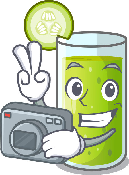 美味的黄瓜汁摆在桌上图片下载