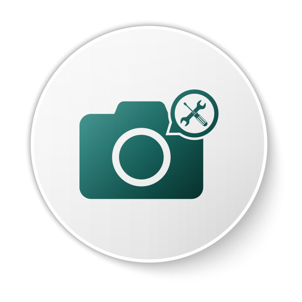 绿色相机与螺丝刀和扳手图片下载