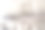 盘子烘干金属架与大漂亮的白色干净的厨房用具。传统壁柜厨房图片下载