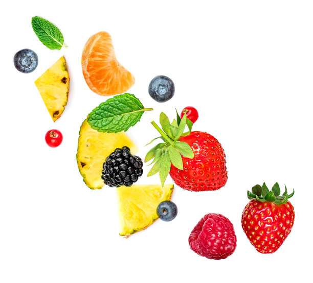 创意的布局由夏季水果和混合浆果孤立在白色的背景。平的。食品的概念。“n图片下载