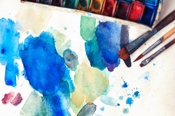 纸调色板和水彩颜料图片下载