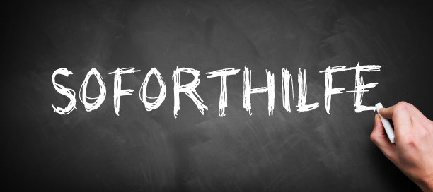 在黑板上手写德语求救信息图片下载