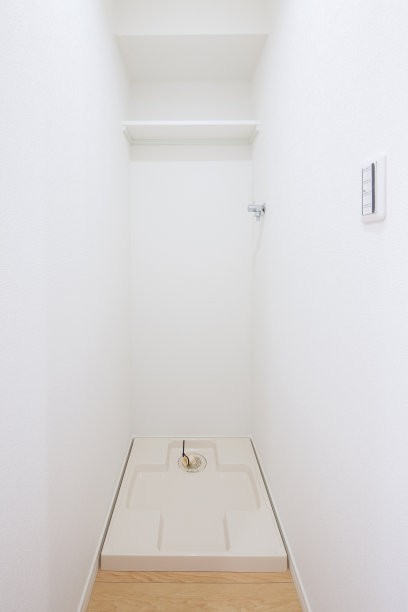 放置洗衣机的空间图片下载