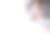少女用智能手机发短信图片下载