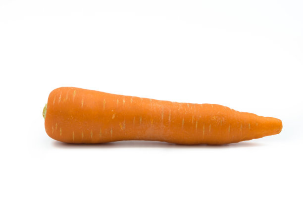 白色背景上分离的新鲜胡萝卜图片下载