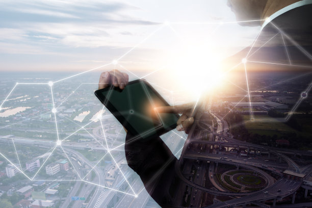 现代创意电信与互联网网络在智慧城市中互联互通。图片下载