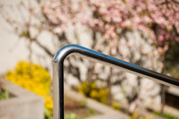 室外现代不锈钢栏杆图片下载