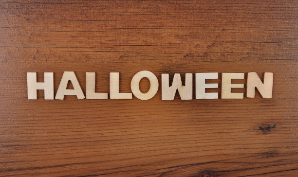 来自旧木板上的木制字母的术语图片下载