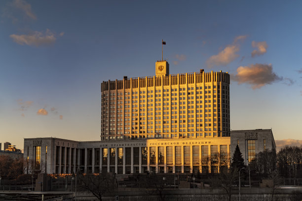 夕阳下的俄罗斯联邦政府宫图片下载