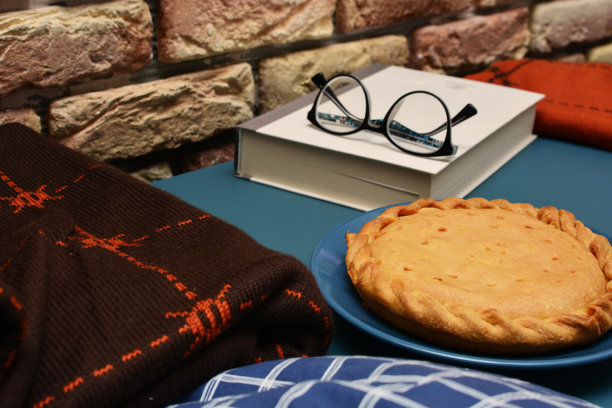 三文鱼和奶酪自制派。呆在家里吃在家里的概念。图片下载