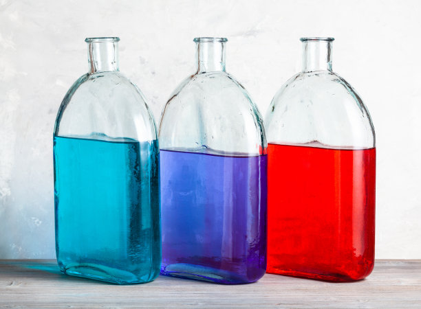 三瓶含色油墨溶液上灰图片下载