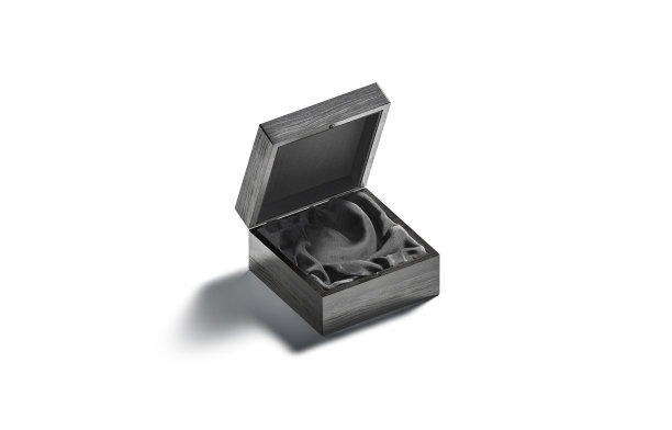 空白黑色打开木材礼盒与丝绸垫模型图片下载