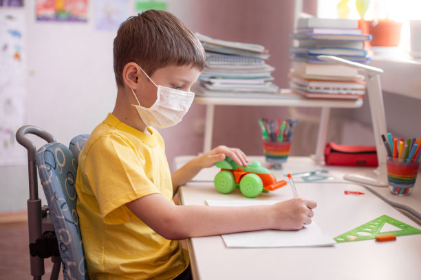 冠状病毒、covid-19、家庭学校、隔离图片下载