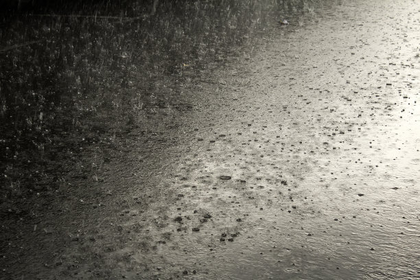 街头雨图片下载