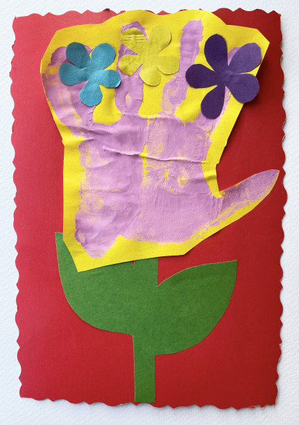 手印花束春天幼童工艺。图片下载