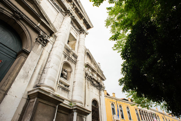 威尼斯圣维达尔教堂正面的一部分。意大利。图片下载