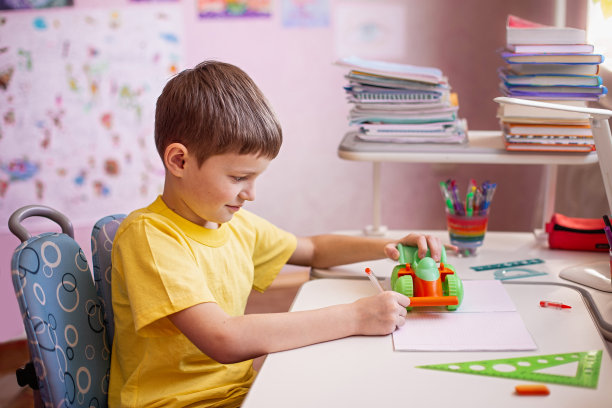 冠状病毒、covid-19、家庭学校、隔离图片下载