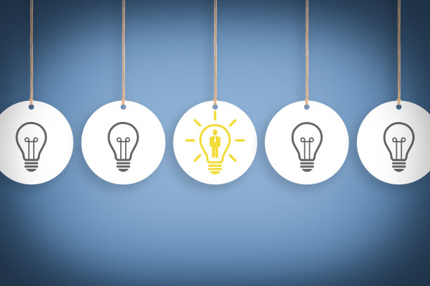 黑板背景下的人力资源概念图片下载