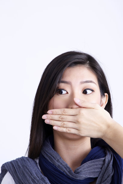 女人用手示意安静图片下载